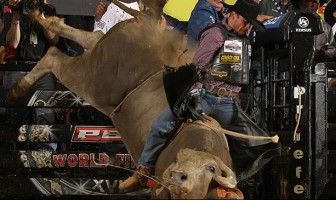 Douglas Ferreira vence o round 3 da PBR World Finals