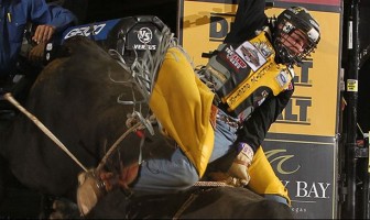 Stormy Wing vence o Round 4. Caleb Sanderson lidera.